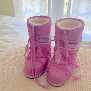 Pink moon boots US 10/12.5